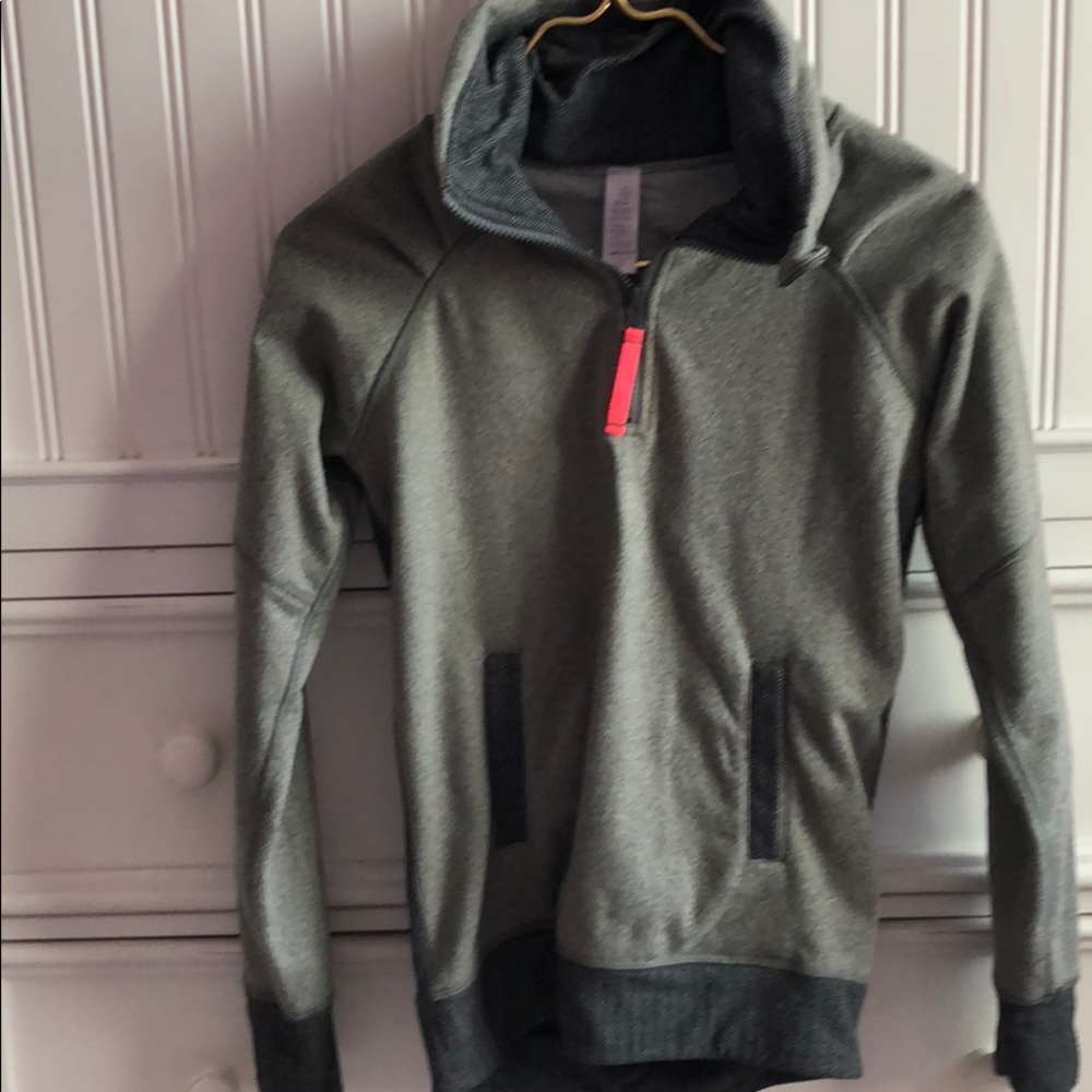 Ivivva pullover